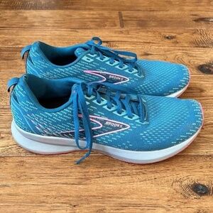 Brooks Levitate 5 Running Shoes Blue Porcelain Pink Womens Size 9.5